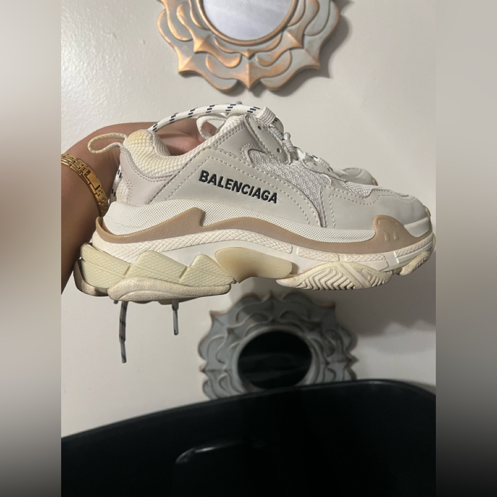 Super comfy sneakers by Balenciaga ☝️💥👍
